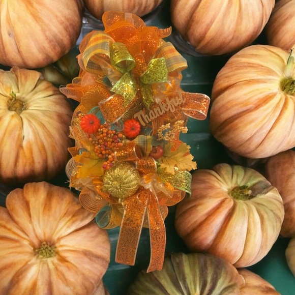 WREATH FALL HANDCRAFTED SWAG STYLE SPRUCE UP YOUR DOOR, ENTRYWAY 17” WIDE 33” H - Picture 7 of 9